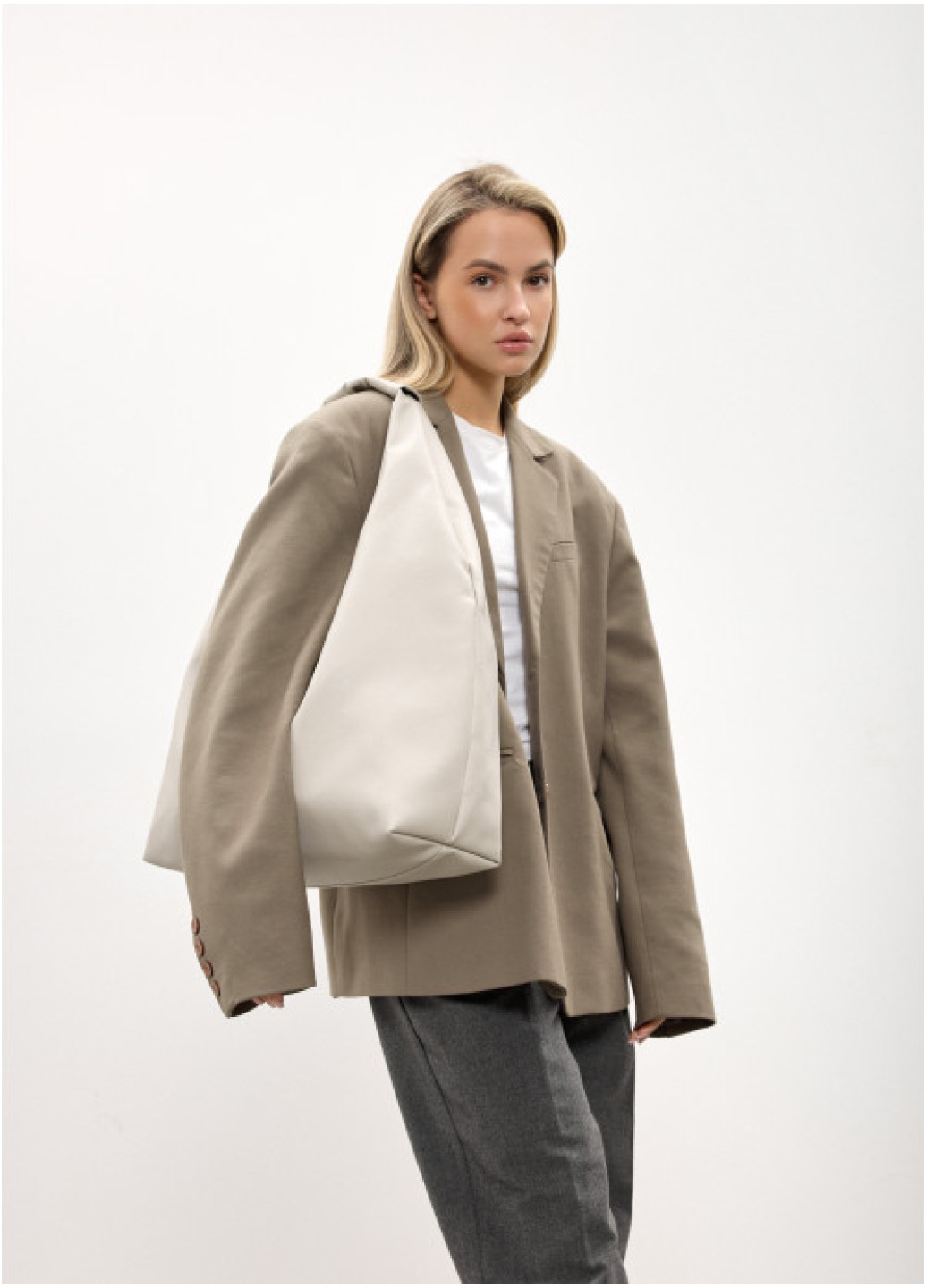 Жіноча сумка Sambag HOBO L  сірий шовк