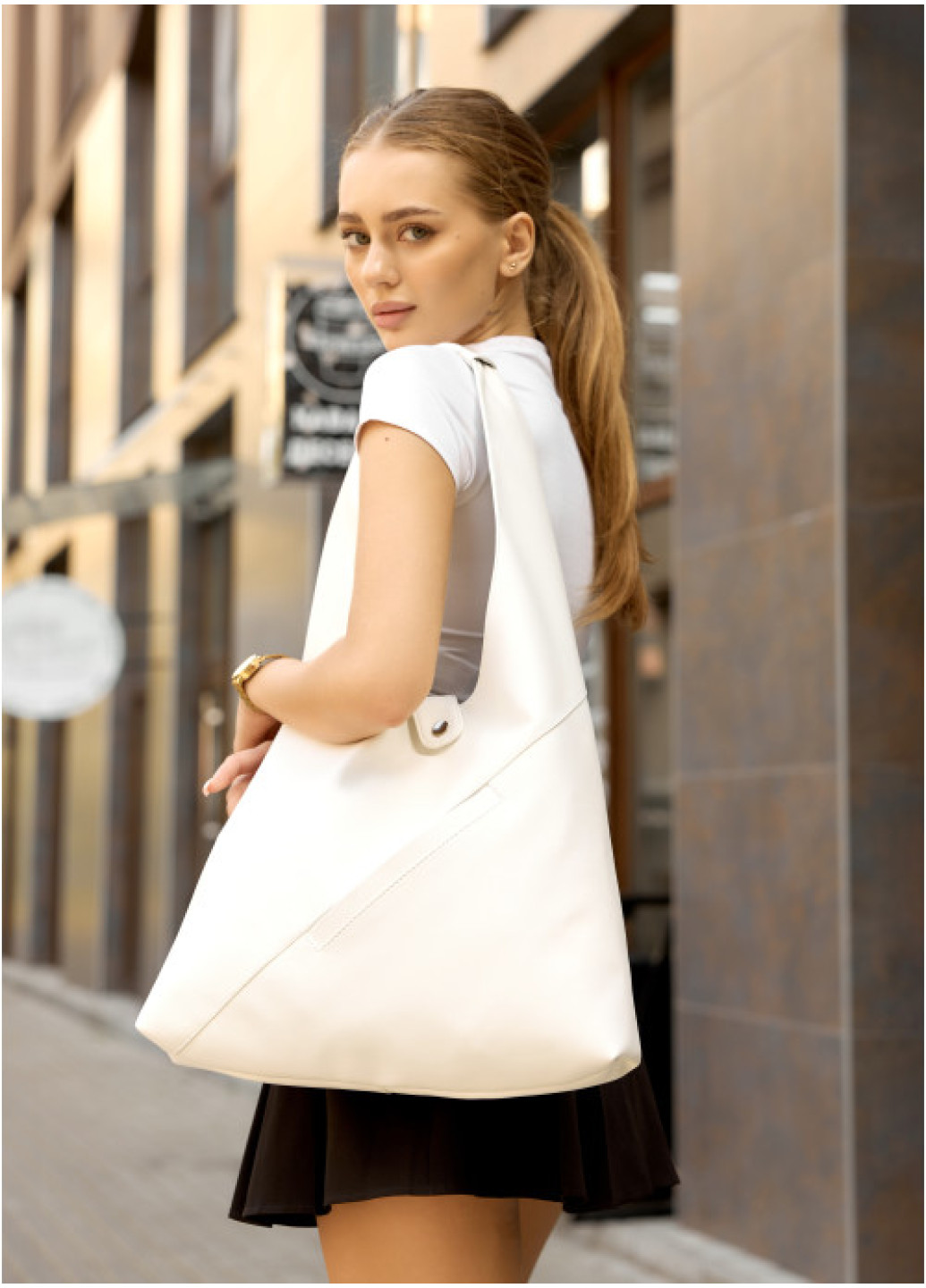 Жіноча сумка Sambag хобо M біла