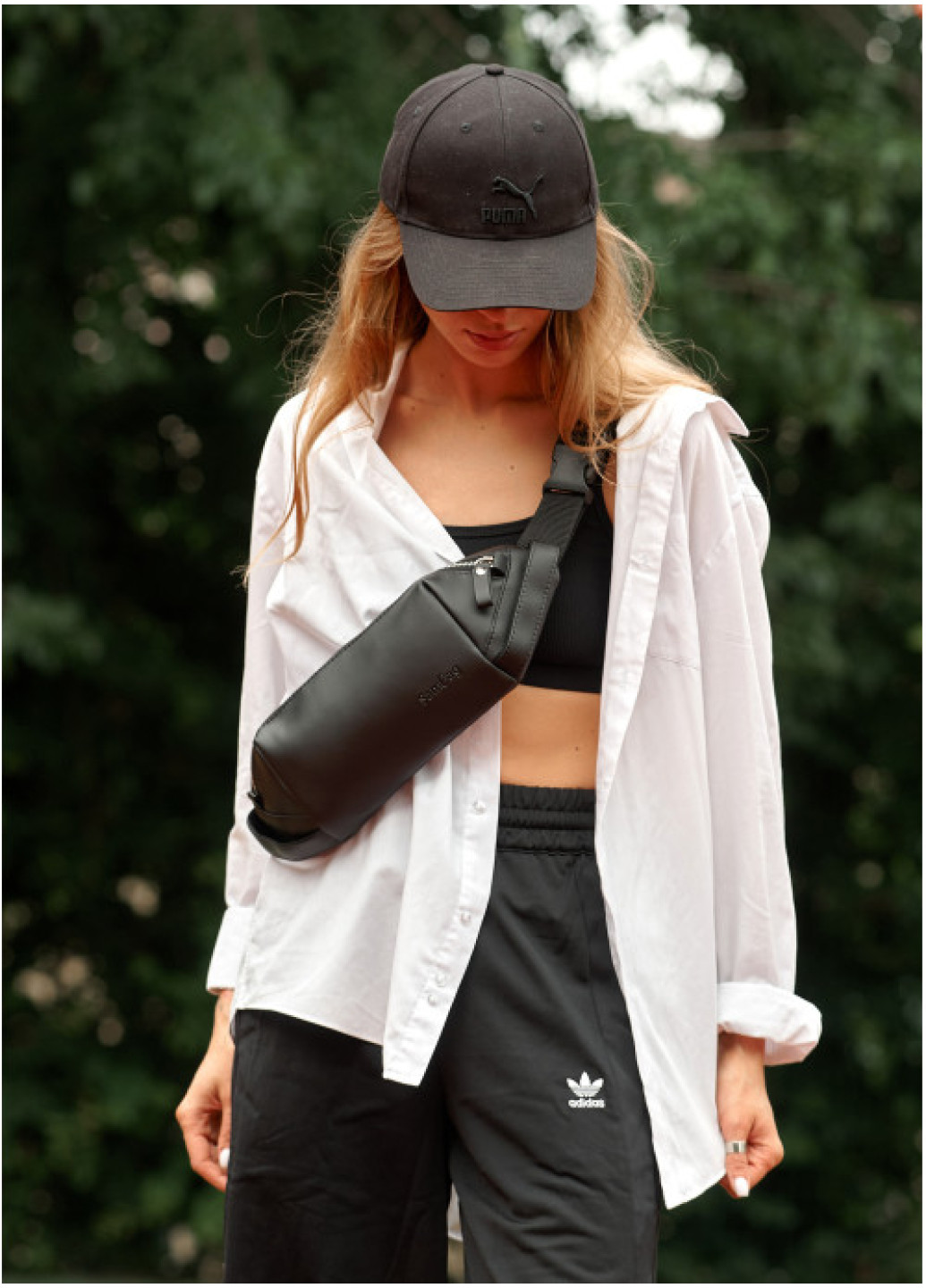 Жіноча сумка через плече бананка Sambag Holster MSH чорна з перфорацією
