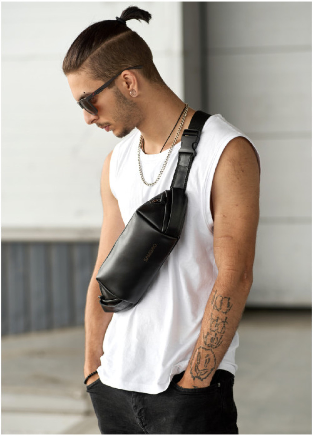 Чоловіча шкіряна  сумка через плече бананка Sambag Holster MSH чорна з перфорацією