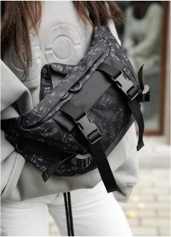 Велика жіноча поясна сумка бананка Sambag DynamicDart чорний принт