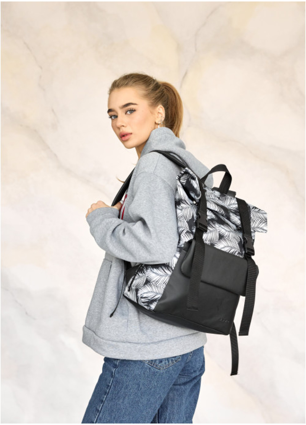 Рюкзак ролл Sambag жіночий RollTop Milton чорний з клапаном
