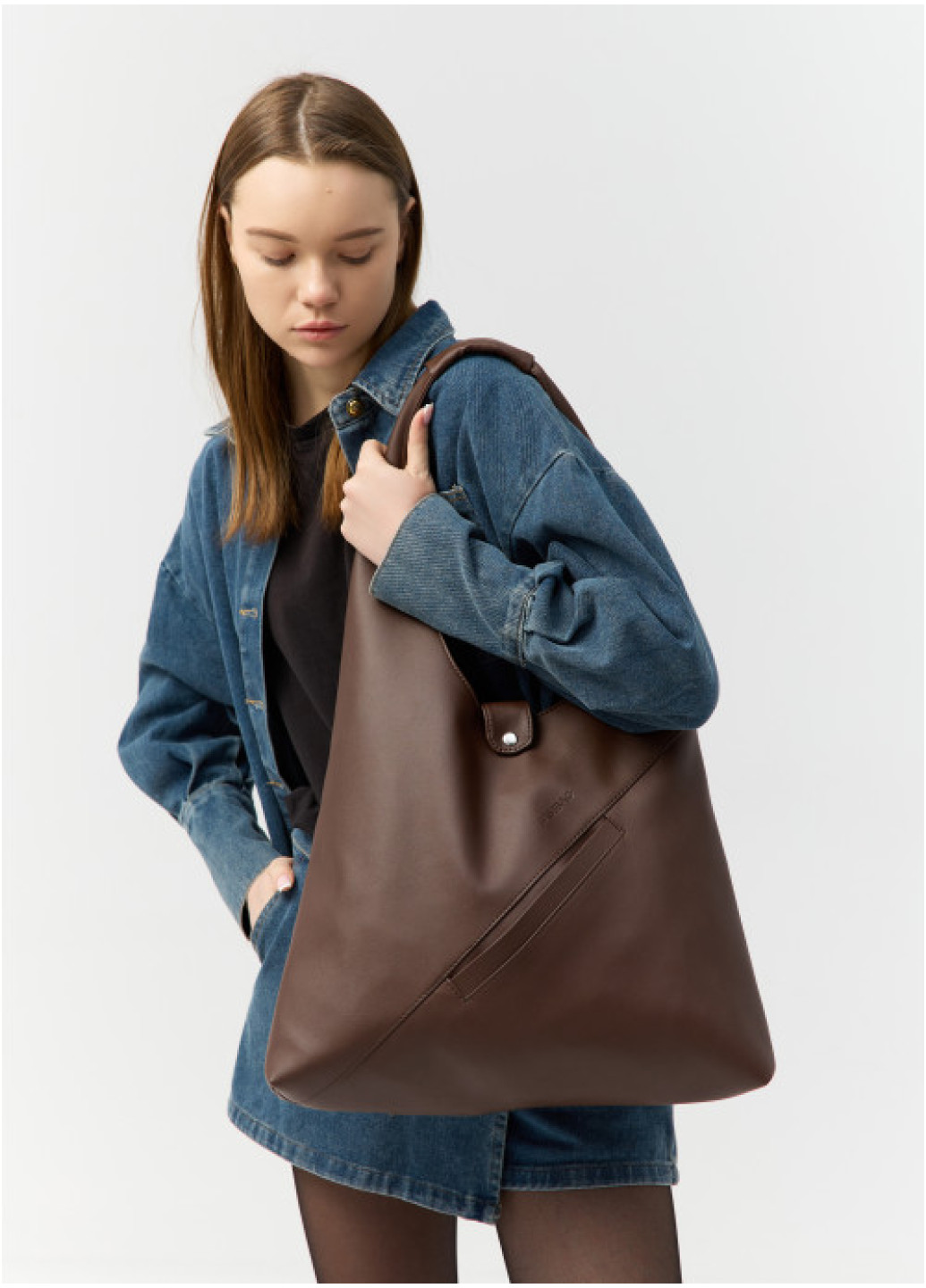 Жіноча сумка Sambag хобо M шоколадна