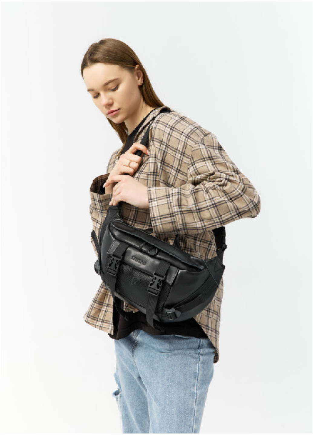Велика шкіряна жіноча поясна сумка бананка Sambag DynamicDart чорна